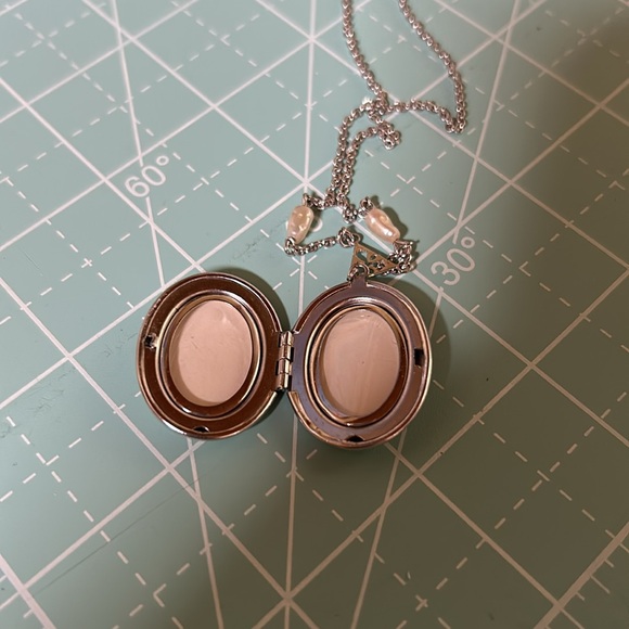 Avon Silver Tone Oval Shaped Locket With floral Design & Pearls - Picture 5 of 5